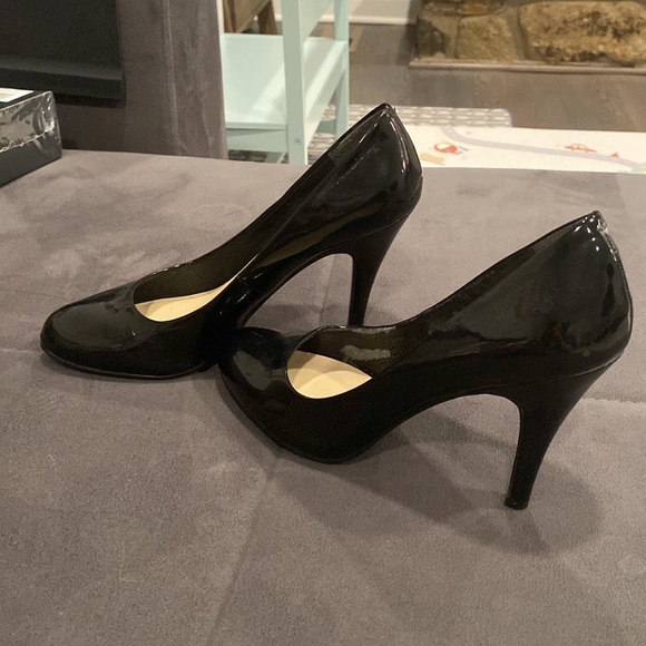 Nine West Patent Black Leather Pumps size 6.5 - Picture 4 of 7